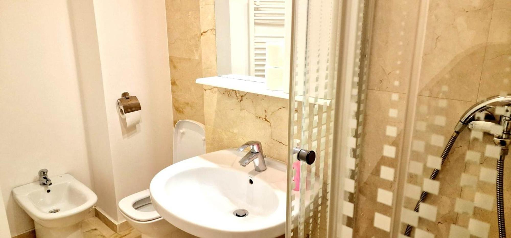 Big & Cosy Apartment With 3 Double Beds & 2 Bathrooms Iasi Bagian luar foto